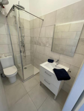 joli appartement plein sud 15mn des plages et wifi gratuit